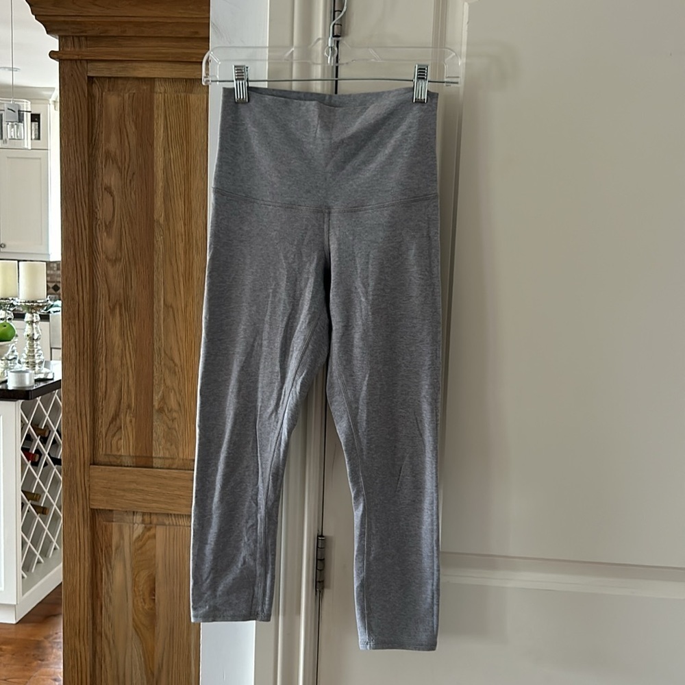 Lululemon light gray ankle crop tights 6